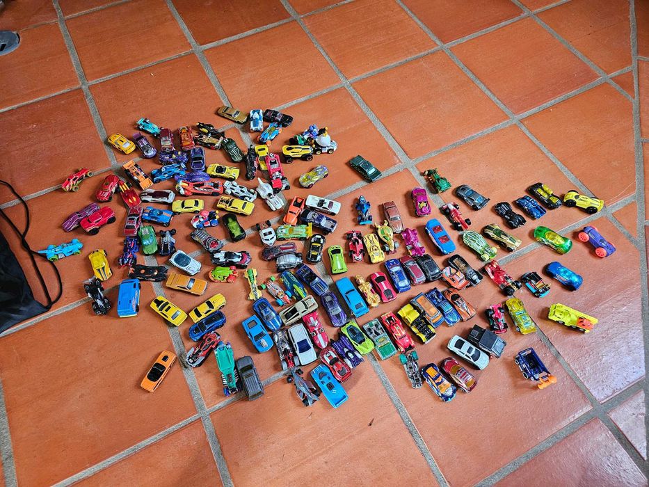 133 Carros Hot Whells vários modelos