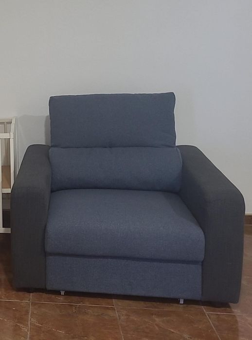 Poltrona com assento retrátil e encosto reclinavel