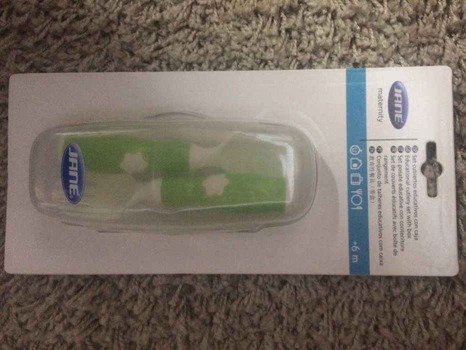 Conjunto Talheres Bebé - Jané (verde ou vermelho)