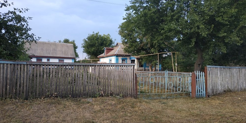 Продам хату з газом в с Мошуров по вул. Шевченка 33