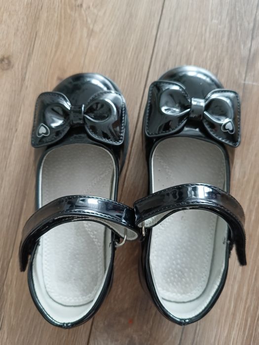 Lakierki dziewczęce r. 28