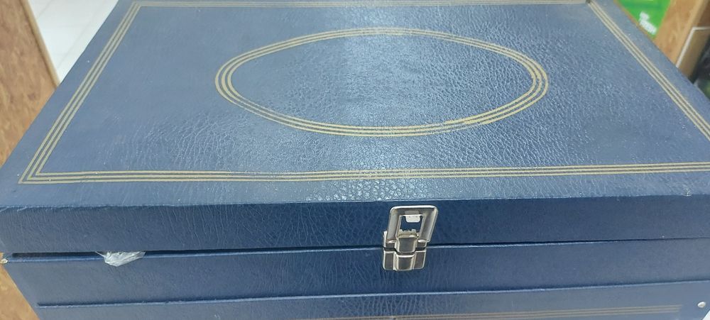 Faqueiro de 130 peças com caixa novo