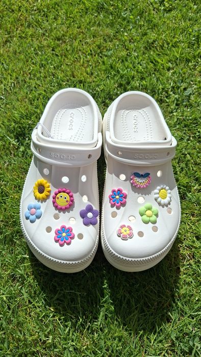 Charmsy, piny, przypinki do crocs