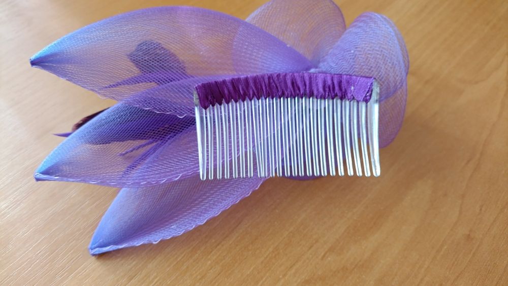 Прикраси на голову з гребнем