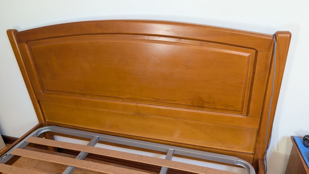 Vendo cama de casal em madeira maciça cerejeira