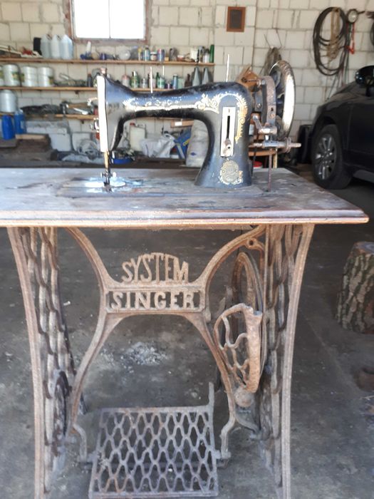 zabytkowa maszyna do szycia - singer