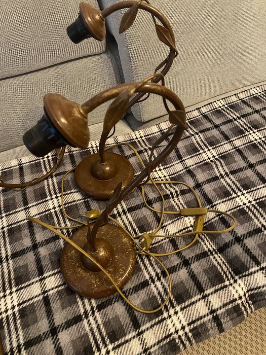 Conjunto de candeeiros de quarto.