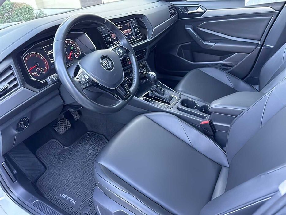 Volkswagen Jetta      2019