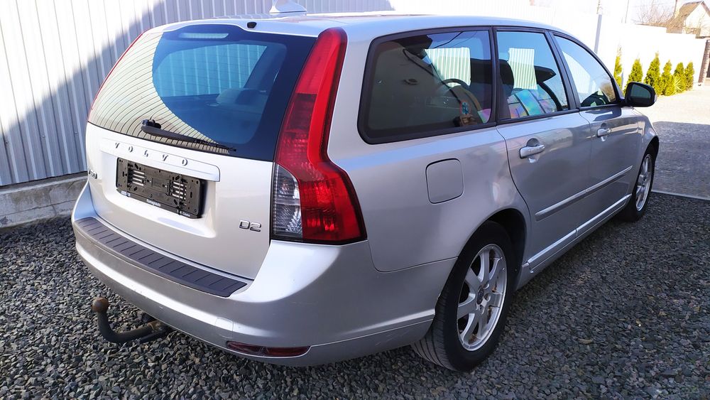 Вольво V50 Volvo V50 Двері передні/задні 426-26
