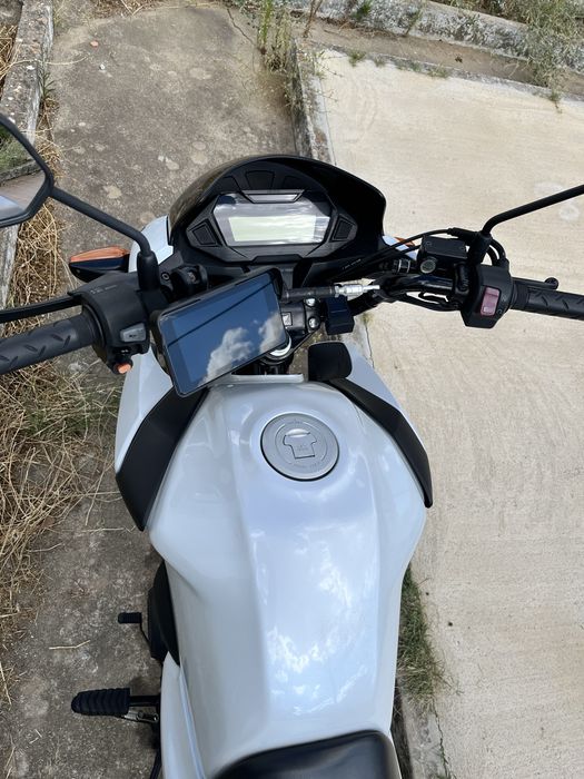 Vendo Honda CBF 125, ano 2023 e 2024 em excelente estado de conservação e funcionamento. Mota muito económica.