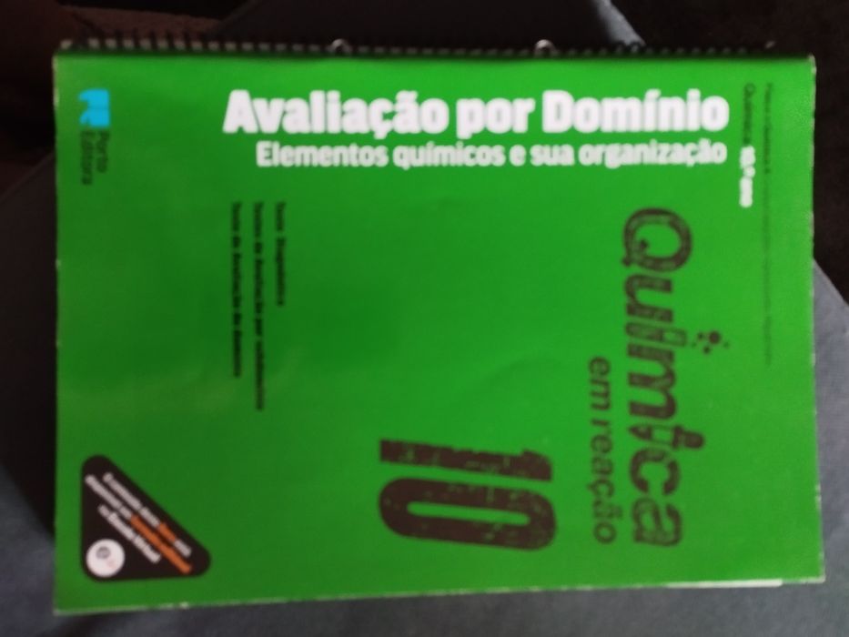 Cadernos de atividades de várias disciplinas