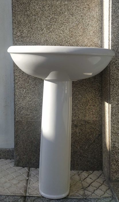 Conjunto Lavatório com coluna (pé) Sanitana