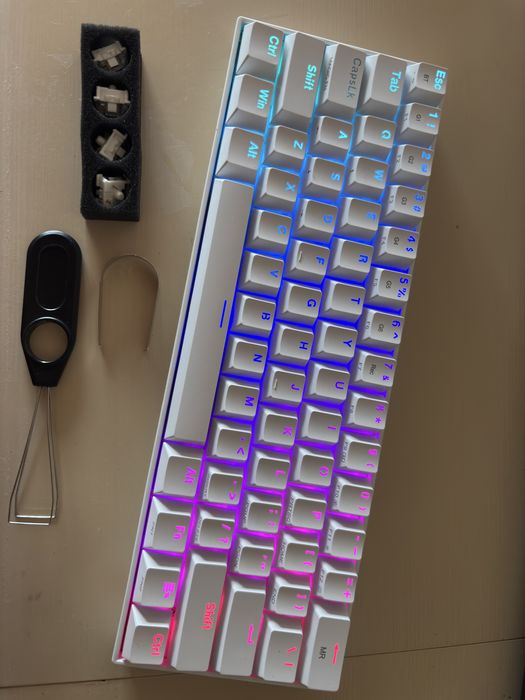Компактна механічна ігрова клавіатура Redragon Draconic Pro RED-K530-R31WT 60% RGB, біла, Bluetooth, USB-C