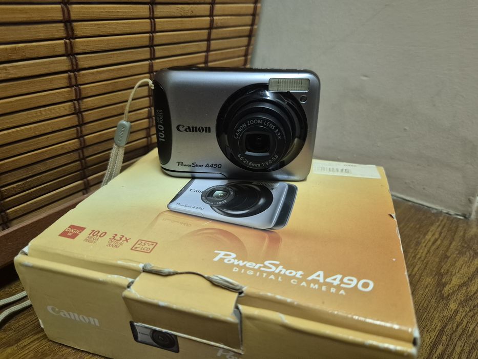 фотоапарат Canon A490 стан на 8 є коробка і картка пам'ять
