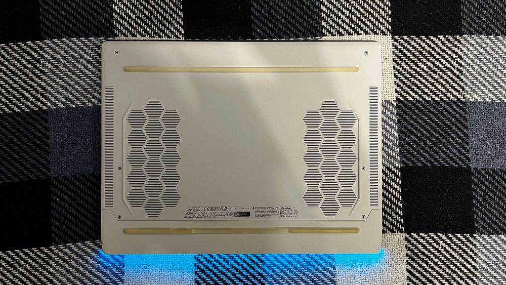 Alienware x15 R1 (i7-11800H, RTX3070 8GB, 16GB RAM, 512GB SDD M2)