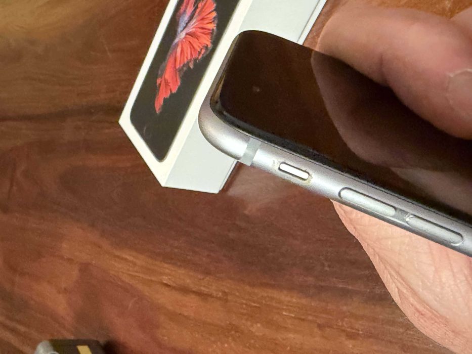 iPhone 6s Space Gray 4.7” A1688 com caixa original