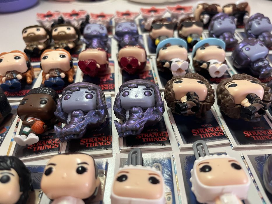 Bonecos, stranger things do kinder joy! - Faço Descontos