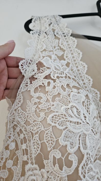 Suknia ślubna, koronka