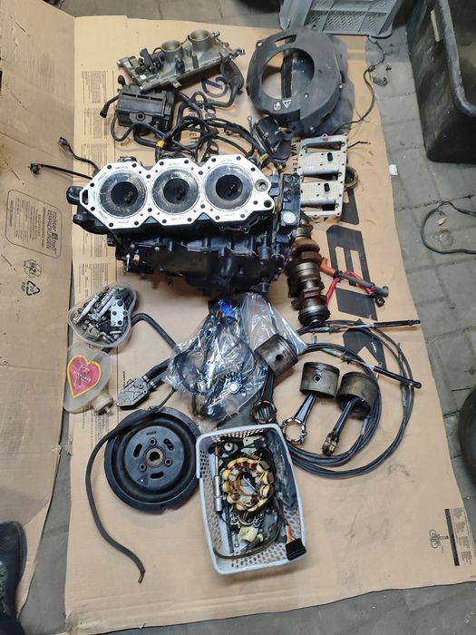 Części głowica blok tłoki alternatorbrp evinrude et 90