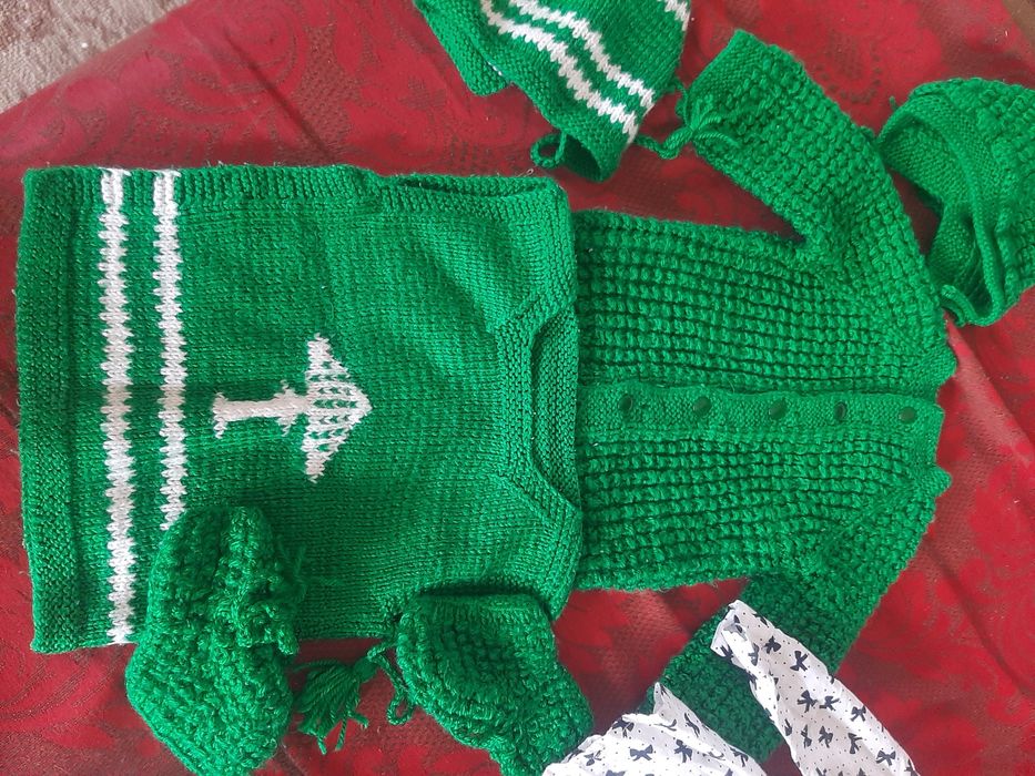 Весняний одяг немовлятам.