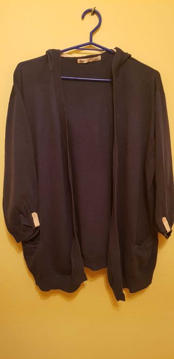 Sweterek house z kapturem