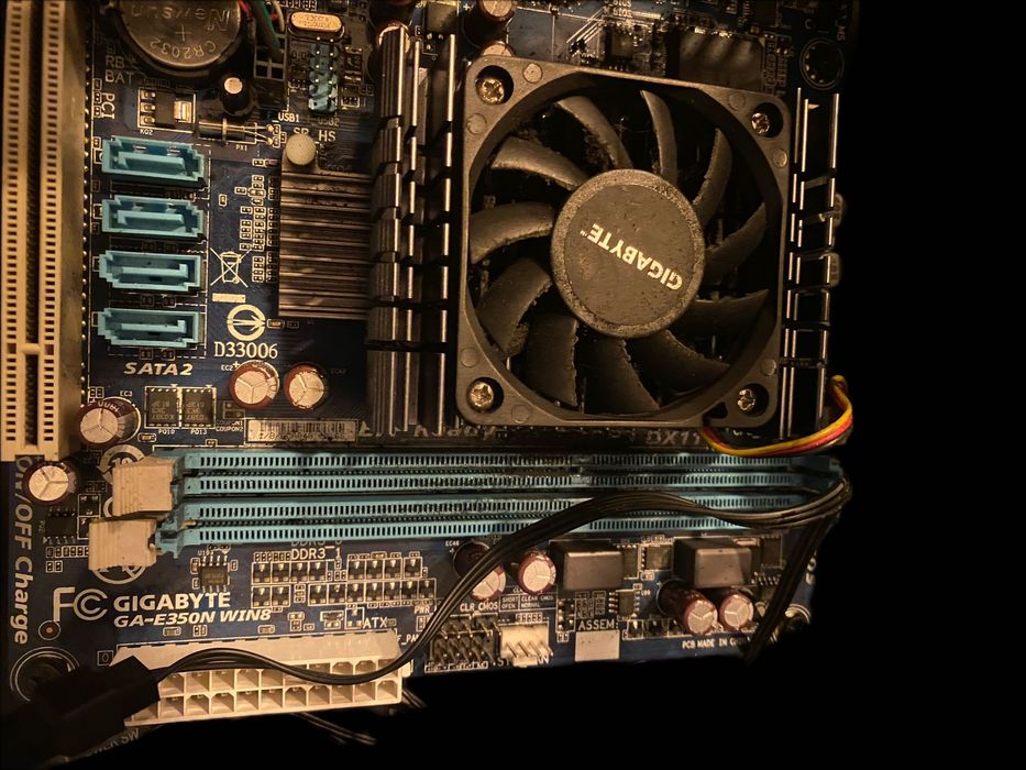 Caixa Cooler Master, motherboard, RAM, SSD e Power Supply