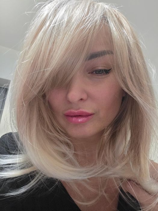 Blond peruka, jak naturalne
