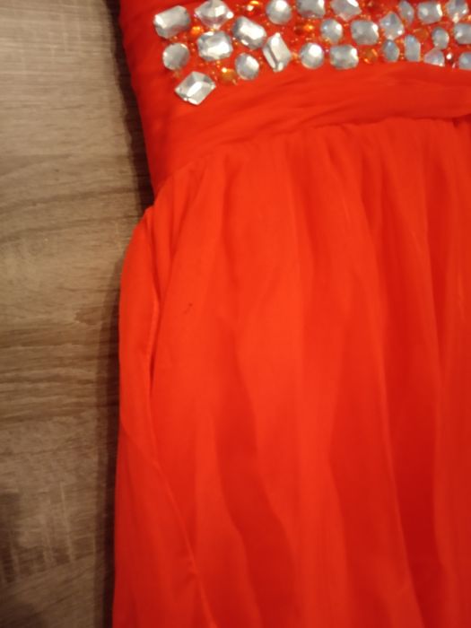 Piękna suknia z trenem