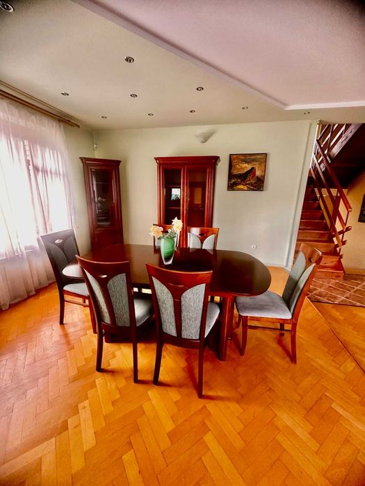 Продаж будинку з великою земельною ділянкою в Брюховичах,