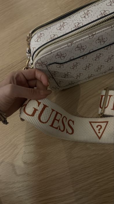 Сумка Guess з ланцюгом , жіноча