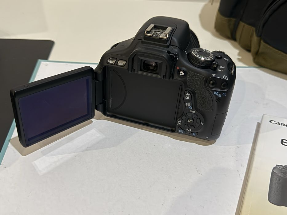 Pack Canon 600D + flash anelar e objetiva sigma e mala