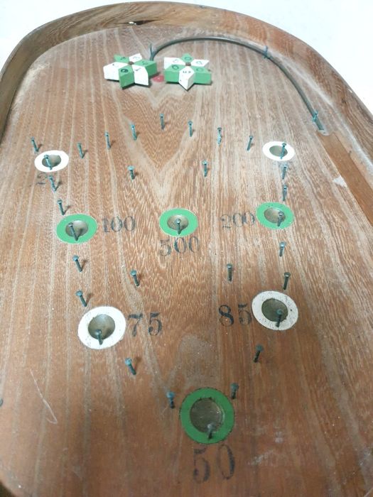 Antigo jogo de Flipper em madeira