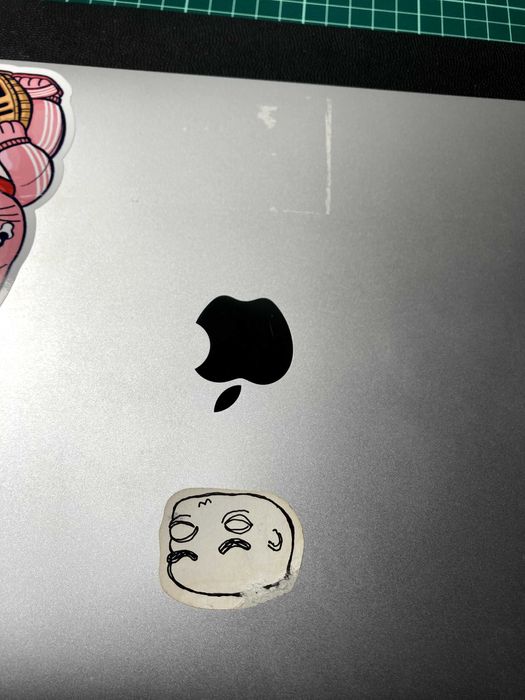 Mackbook Pro 13-inch (2016) — avariado/para peças (exterior impecável)