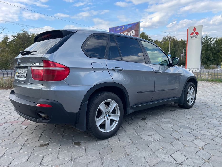 Продам BMW X5 2007 года.