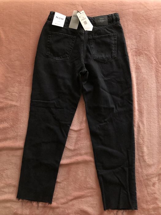 Czarne mom jeans Stradivarius
