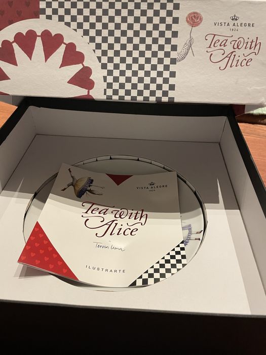 Pratos sobremesa Vista Alegre - coleção Alice País das Maravilhas