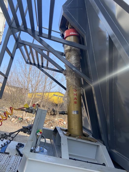 Напівпричіп самоскид