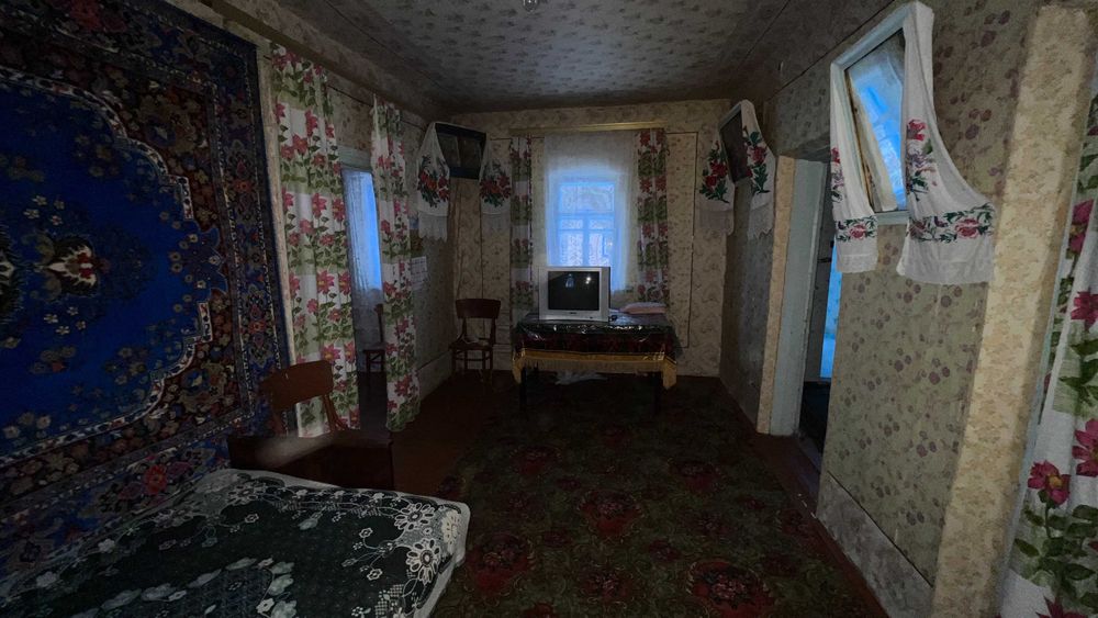 Продаж будинку в селі Русанів, 3 кімнати, газ, ділянка 25 соток, центр