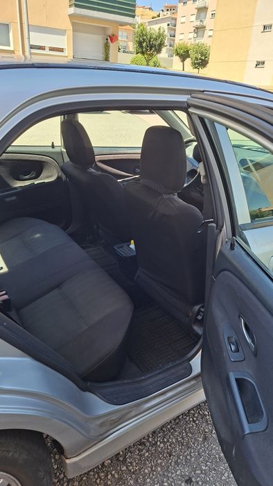 Oportunidade: Mitsubishi Carisma 177.000 km
