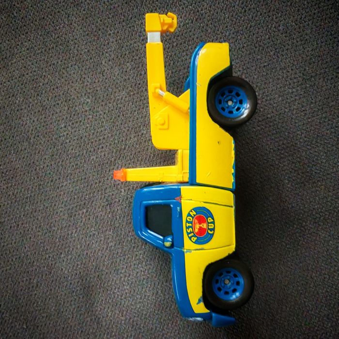 Disney autko Cars Race Tow Truck Tom Piston cup