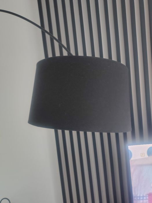 Lampa podłogowa czarna