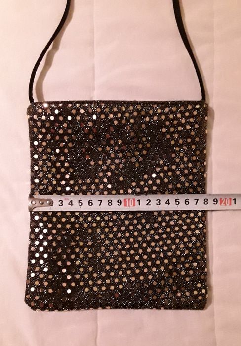 Mala a tiracolo preta com lantejoulas douradas
