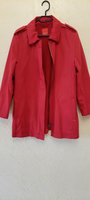 Czerwona kurtka wiosenna