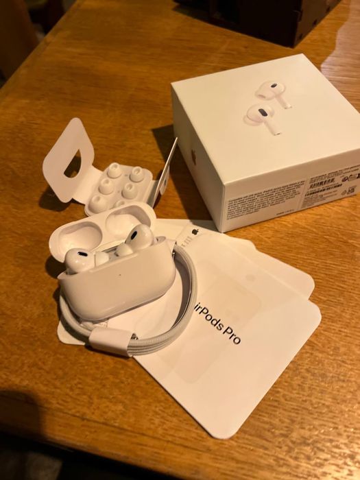Apple AirPods 2 Pro    !!Гарний варіант для віскових!!