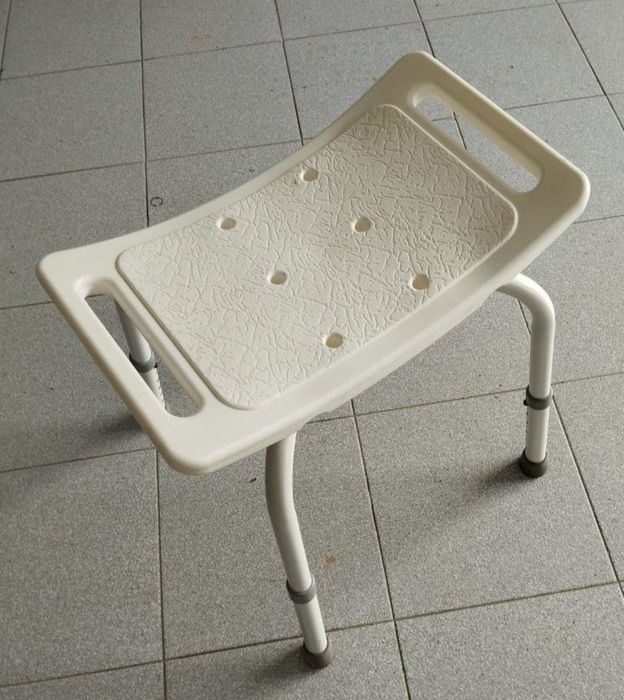 cadeira nova ortopédica dois em um ( pode ser só banco é só retirar o