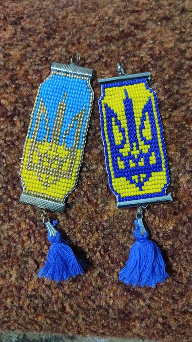 Патріотичні підвіски в авто