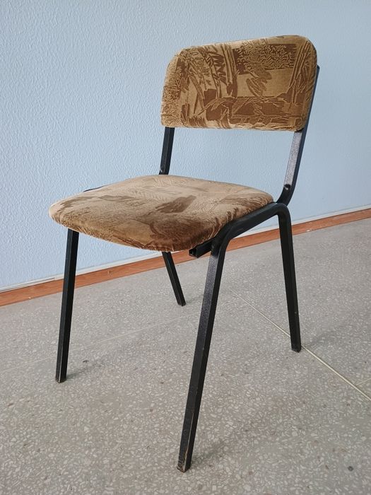 Стул металлический мягкий универсальный