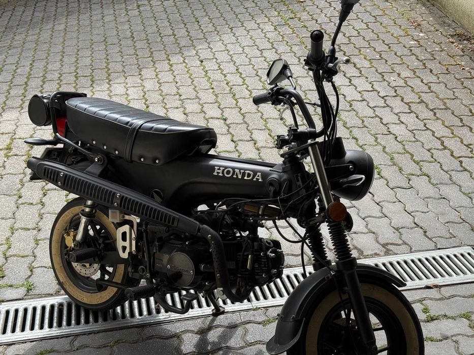 Honda DAX 125 ( réplica ) 1000Km ainda a fazer rodagem , ótima para passeios , condução ótima e muito maneirinha .