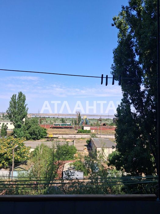 Комната в коммунальной квартире на среднем этаже  в Лузановке