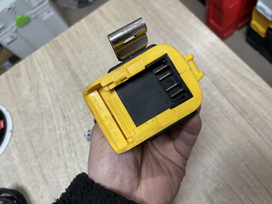 Dewalt DCF880 /  акумуляторний гайковерт Девольт 1/2